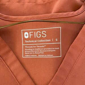 Figs scrub set orange. Top and joggers